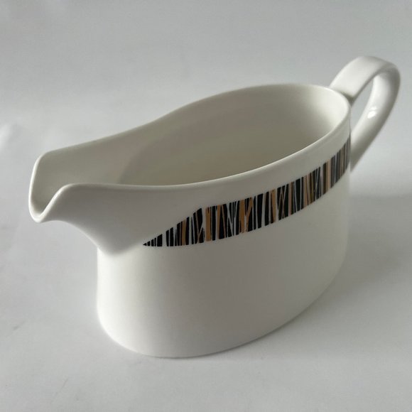 Royal Tuscan Gravy Boat Fine Bone China Cascade Made in England 5 1/2" Wide - Picture 7 of 7